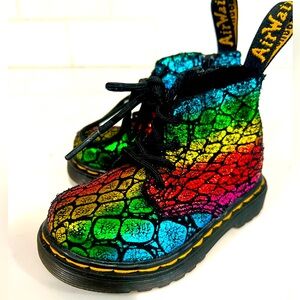 Size 5 kids - Dr Martens - Like new never worn out.